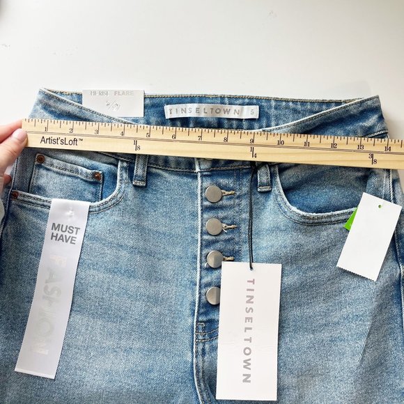 Tinseltown NEW Hi-Rise Flare Jeans Light Wash Denim Chewed Hem - Size 5/27 - Picture 6 of 8